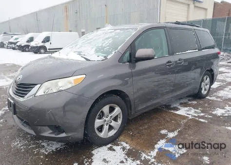 2013 Toyota Sienna Le V6 8 Passenger from USA, damaged, VIN 5TDKK3DC7DS319455